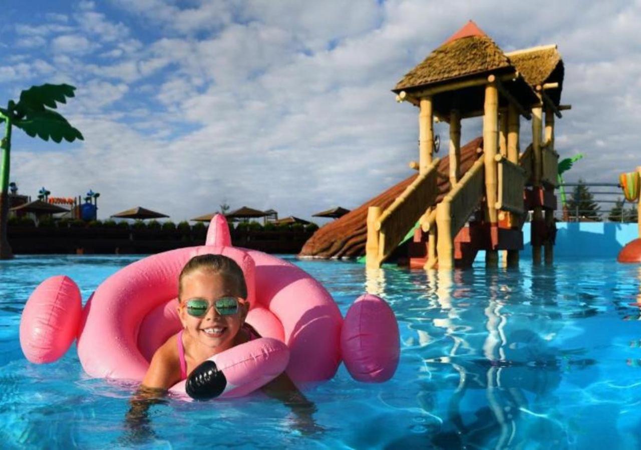 Holiday Village Tatralandia ลิฟตอฟสกีมิคูลาช ภายนอก รูปภาพ