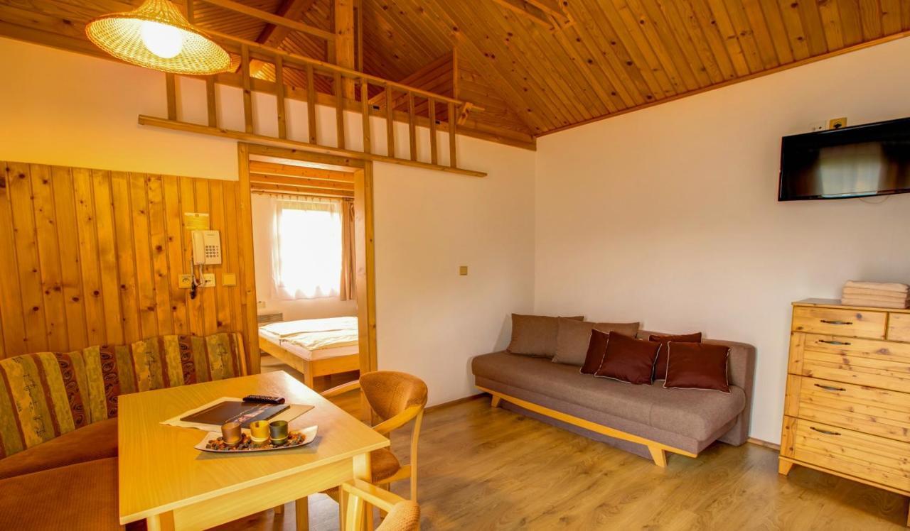 Holiday Village Tatralandia ลิฟตอฟสกีมิคูลาช ภายนอก รูปภาพ