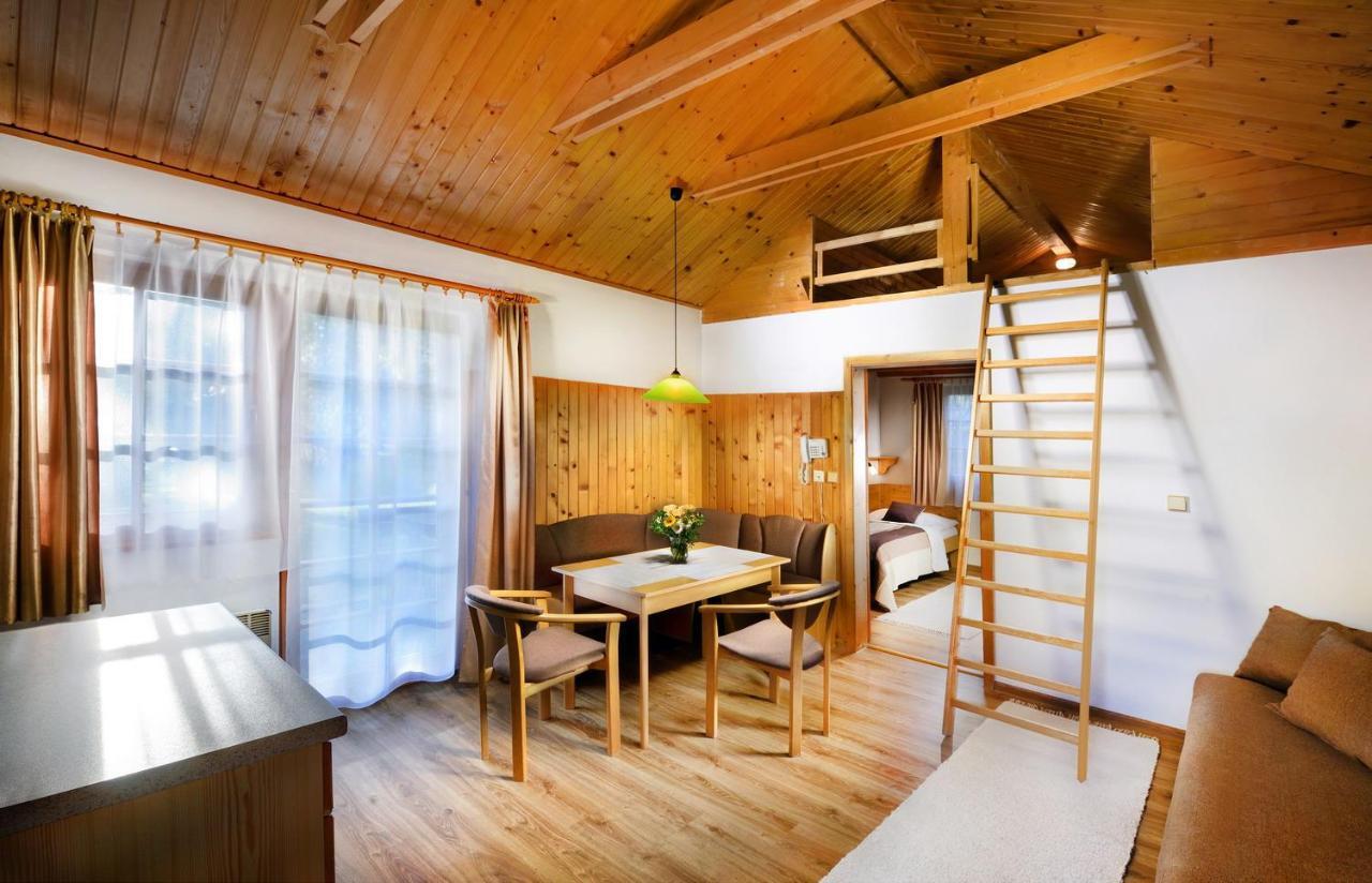 Holiday Village Tatralandia ลิฟตอฟสกีมิคูลาช ภายนอก รูปภาพ